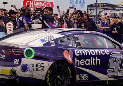 Image: Shane van Gisbergen wins 2023 NASCAR Cup Series debut on Chicago street circuit